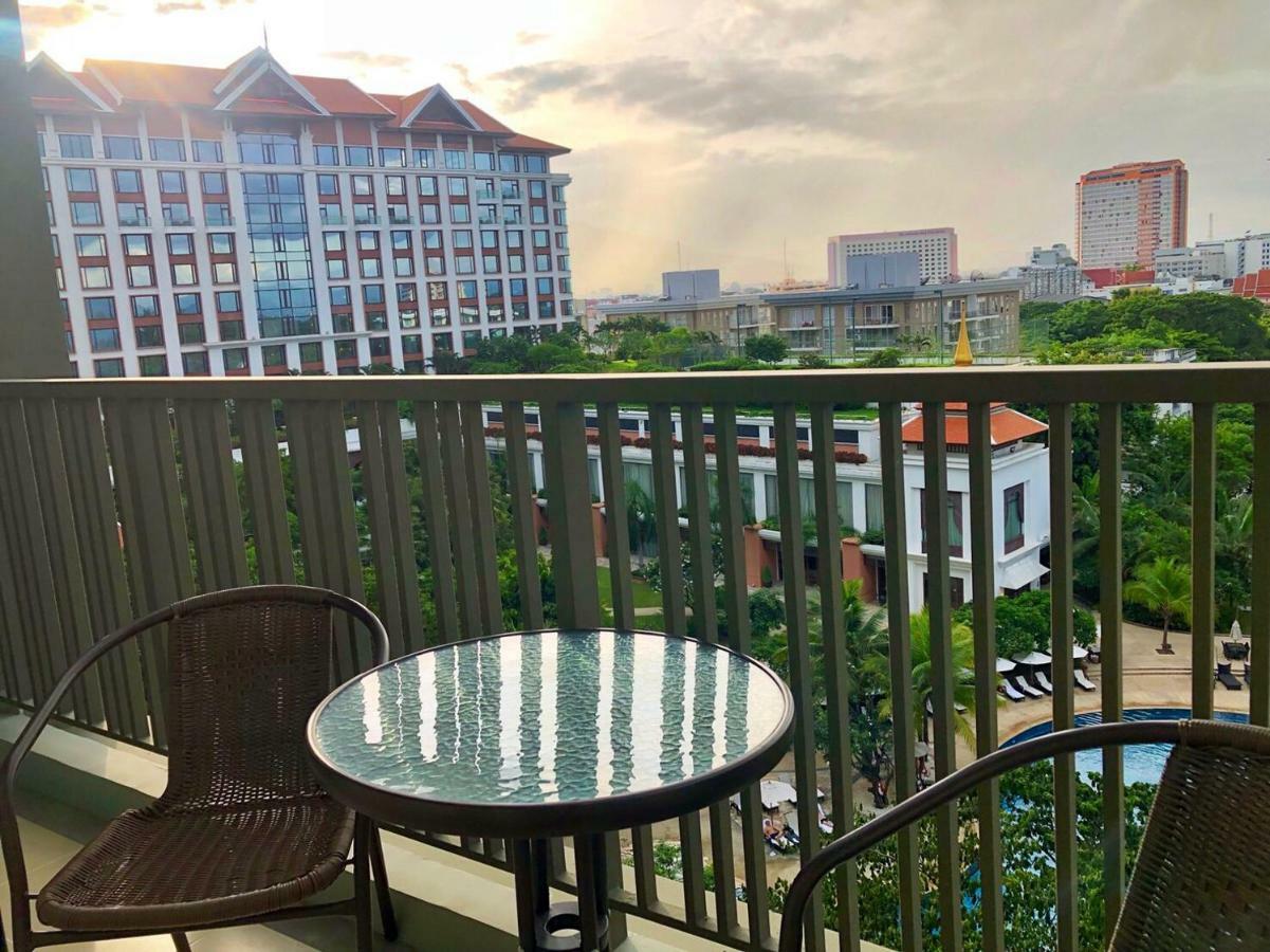 The Astra Suites Chiang Mai Esterno foto