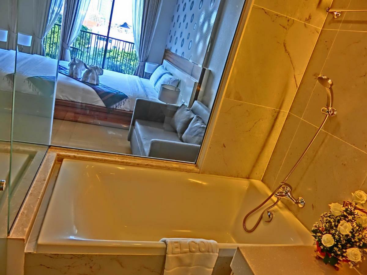The Astra Suites Chiang Mai Esterno foto
